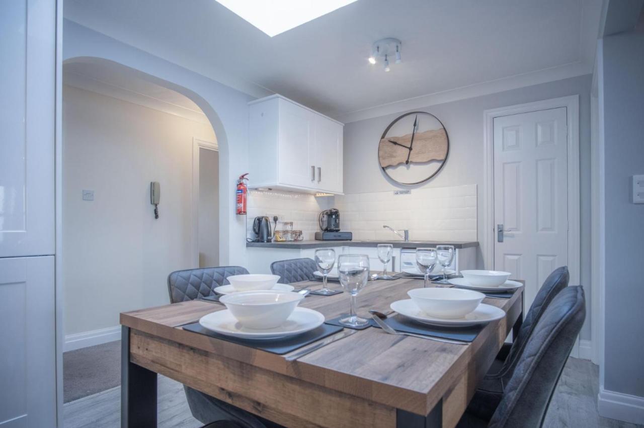 North Beach Heights - 2 Bedroom Penthouse - Tenby Kültér fotó