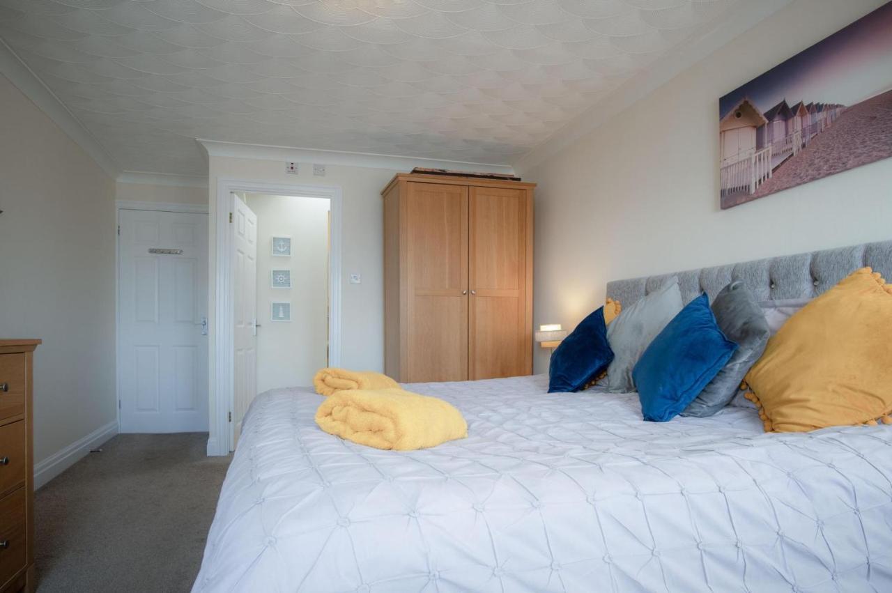 North Beach Heights - 2 Bedroom Penthouse - Tenby Kültér fotó